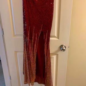 Hi! This is a fitted sequin formal dress - size 11(ish)